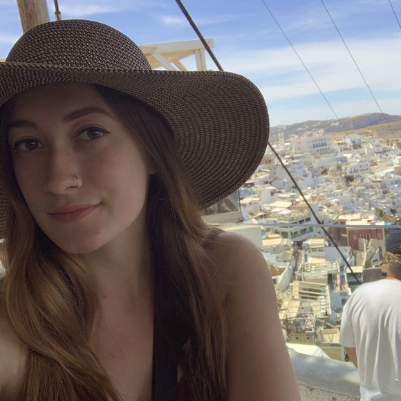 Hey! I’m Micaela. - Picture 1 of 3